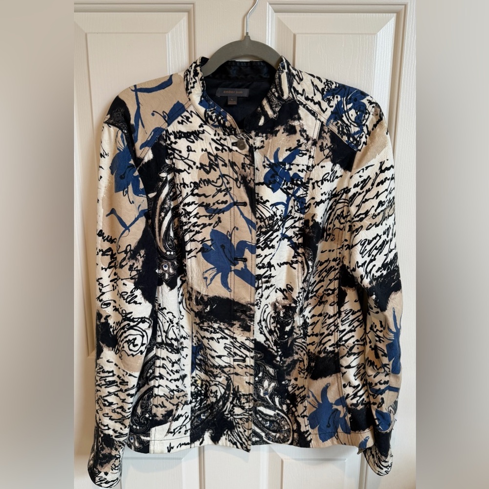 Amber Sun Women's Printed Jacket - Blue/Black/Cream Graphic/Floral. EUC - Picture 3 of 5